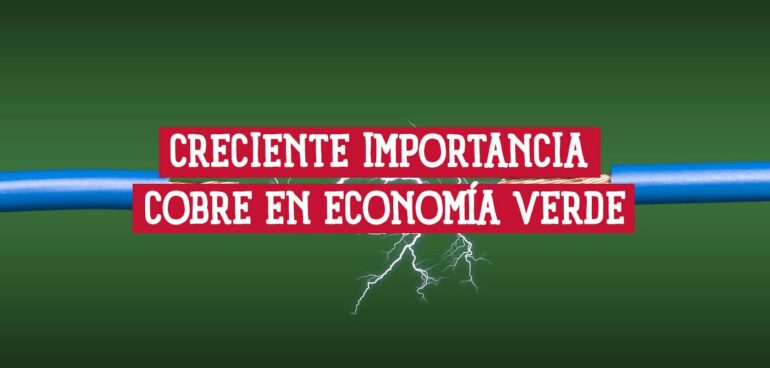 La importancia del cobre como base de la electrificación global, ilustrado con un cable eléctrico y fondo verde.